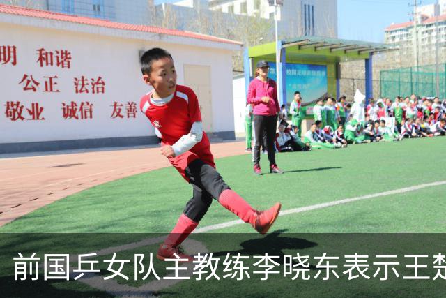 前国乒女队主教练李晓东表示王楚钦是当今世界乒坛第一个挖掘强势打法的运动员，樊振东则是综合能力最强的